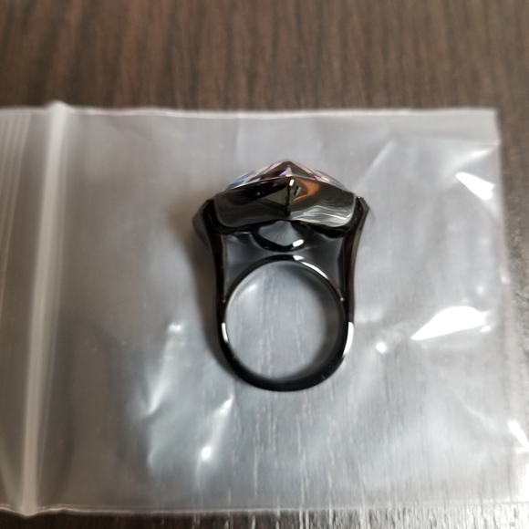 Swarovski Triangle Crystal Ring - Picture 4 of 6